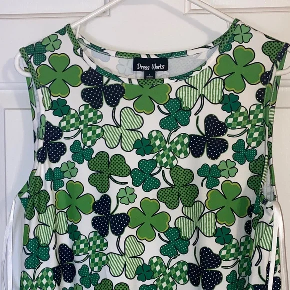 ☘️Charming Clover Print dress by Dress Works. - Picture 2 of 6